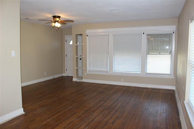 315 S Kansas Street, La Porte, TX 77571