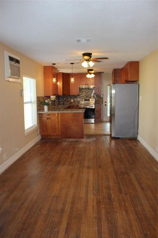 315 S Kansas Street, La Porte, TX 77571