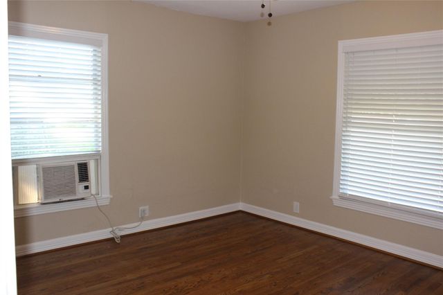 315 S Kansas Street, La Porte, TX 77571