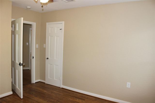 315 S Kansas Street, La Porte, TX 77571