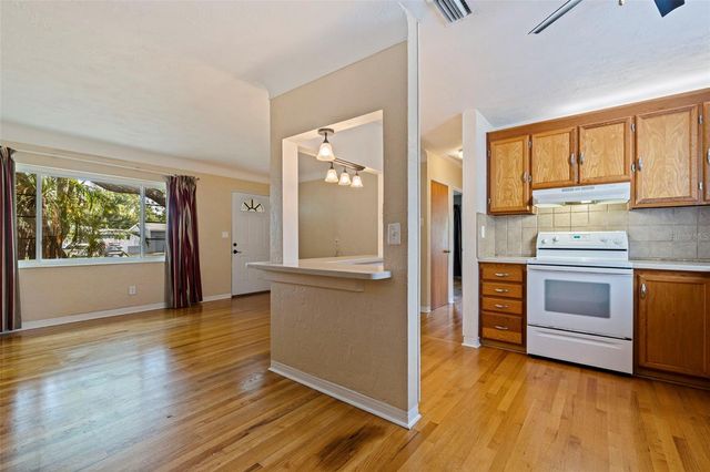 4558 25TH AVENUE N, St Petersburg, FL 33713