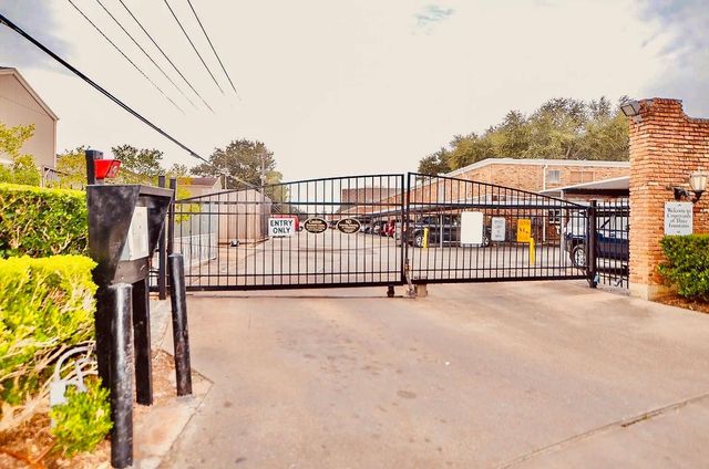 2101 Fountain View Drive 76, Houston, TX 77057