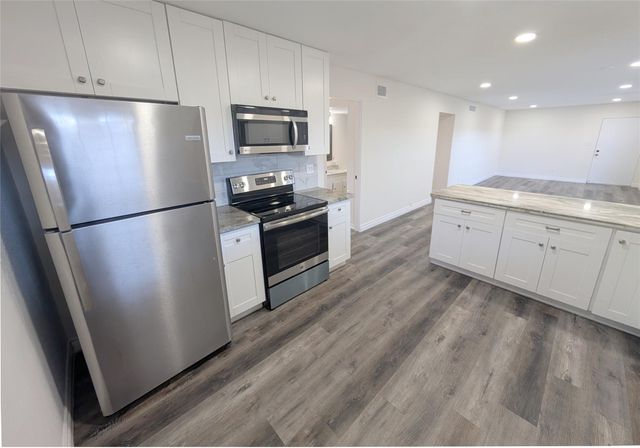 2101 Fountain View Drive 76, Houston, TX 77057