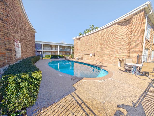 2101 Fountain View Drive 76, Houston, TX 77057