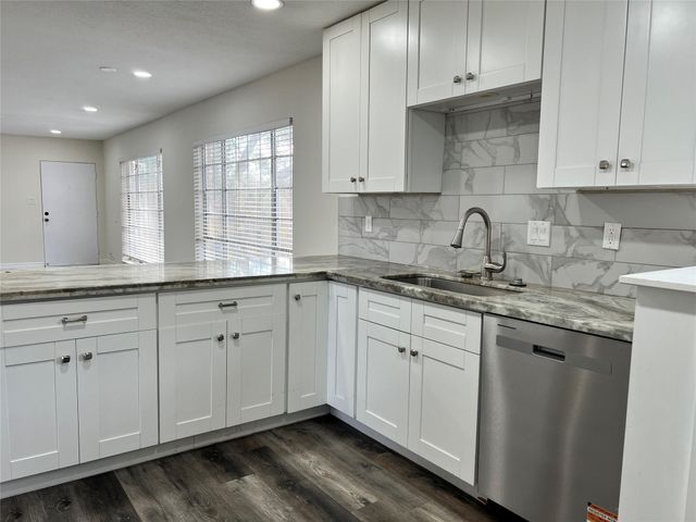 2101 Fountain View Drive 76, Houston, TX 77057