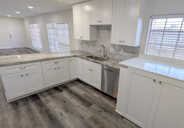 2101 Fountain View Drive 76, Houston, TX 77057