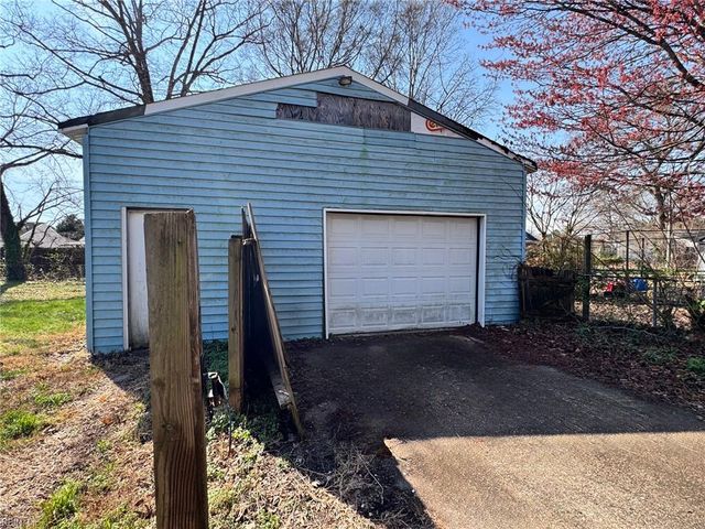 202 Woodhaven RD, Newport News, VA 23608