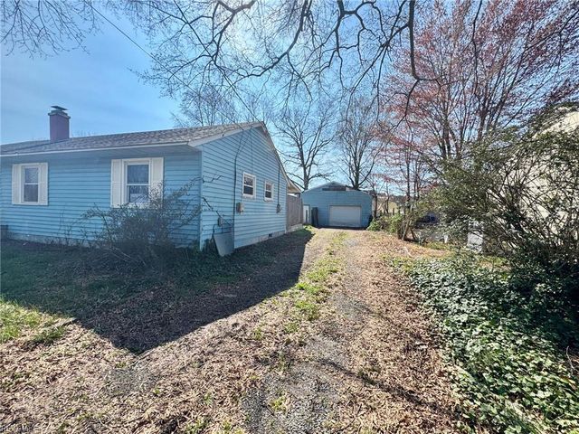 202 Woodhaven RD, Newport News, VA 23608