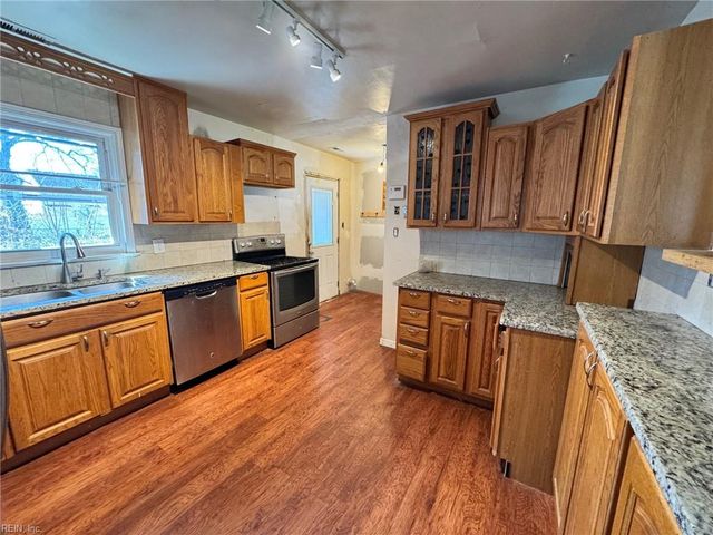 202 Woodhaven RD, Newport News, VA 23608