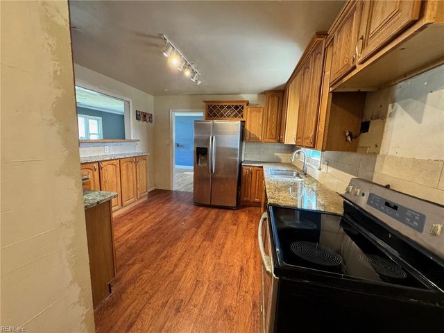 202 Woodhaven RD, Newport News, VA 23608