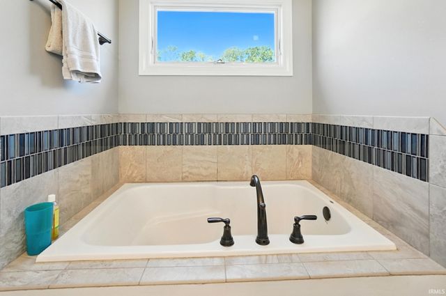 16886 Willow Ridge Trail, Fort Wayne, IN 46845