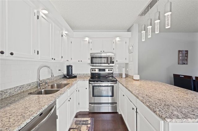 5210 Cedarbend DR # 4, Fort Myers, FL 33919