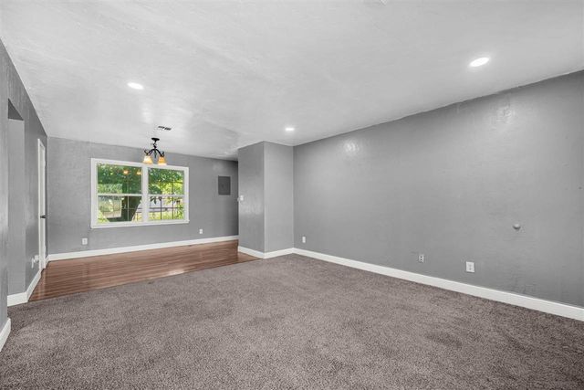 2222 NW 25th St, Lawton, OK 73505
