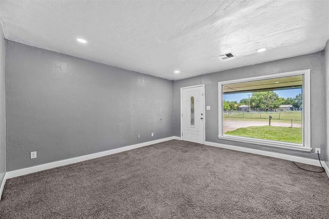 2222 NW 25th St, Lawton, OK 73505