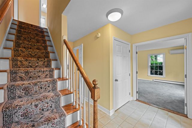 6 Quail Run, South Burlington, VT 05403