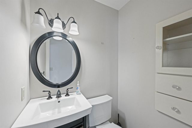 6 Quail Run, South Burlington, VT 05403