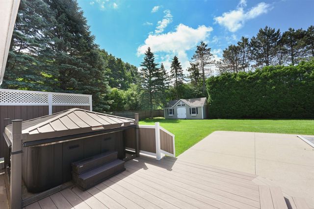 6 Quail Run, South Burlington, VT 05403