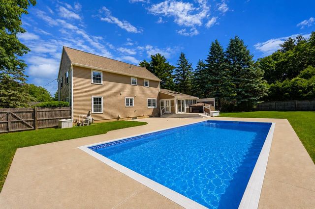 6 Quail Run, South Burlington, VT 05403