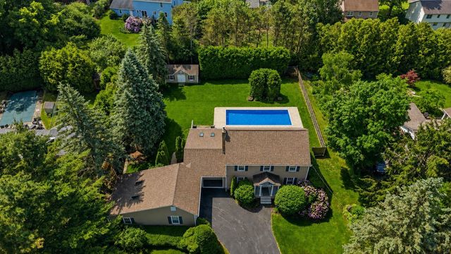 6 Quail Run, South Burlington, VT 05403