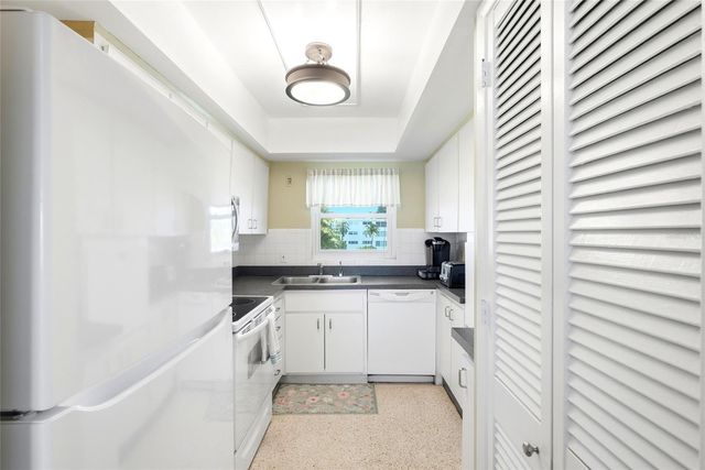 6201 2ND STREET E 106, St Pete Beach, FL 33706