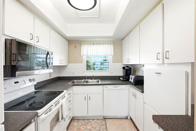6201 2ND STREET E 106, St Pete Beach, FL 33706