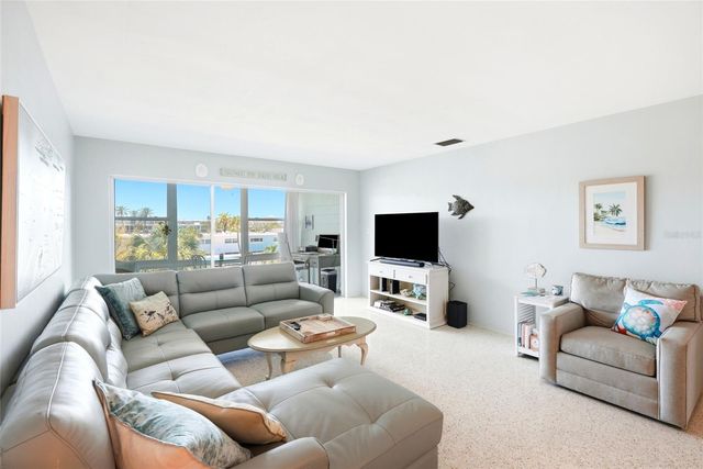 6201 2ND STREET E 106, St Pete Beach, FL 33706
