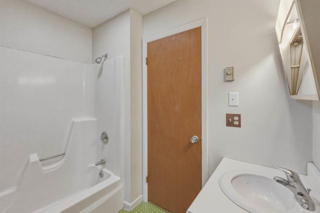 86 Pinecrest Dr Unit 4E, Essex, VT 05452