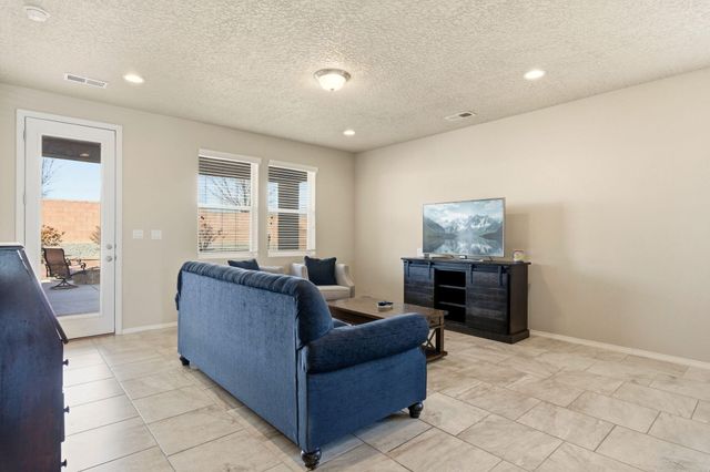 4509 Skyline Loop NE, Rio Rancho, NM 87144