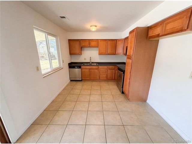 1587 S Salem Cir, Aurora, CO 80012