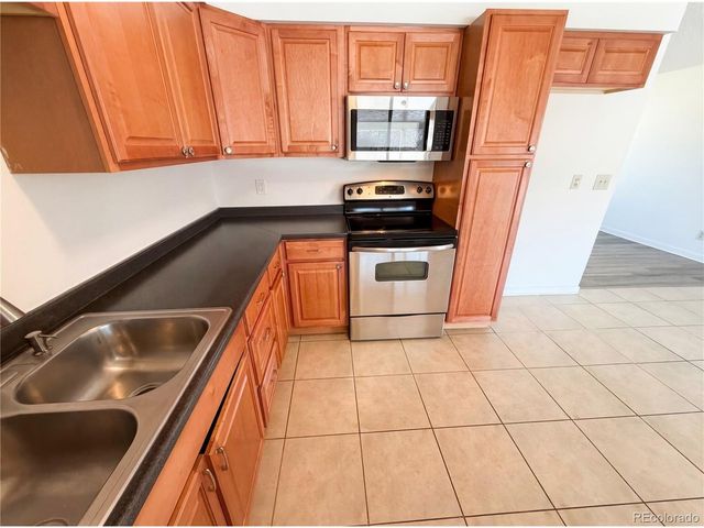 1587 S Salem Cir, Aurora, CO 80012