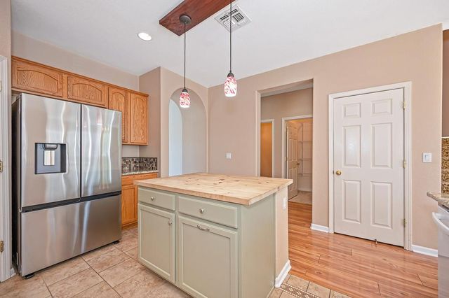 5040 Kankakee Dr, Sacramento, CA 95835