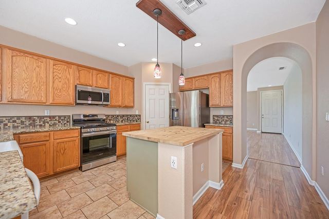 5040 Kankakee Dr, Sacramento, CA 95835