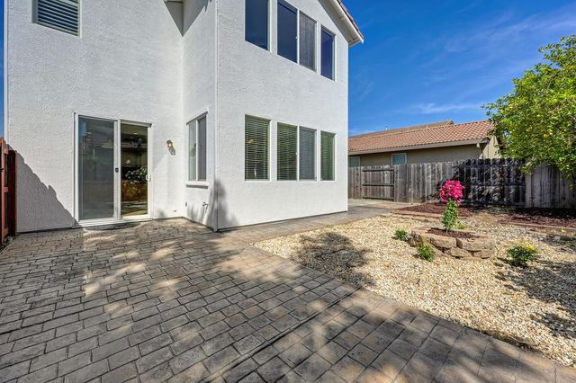 5040 Kankakee Dr, Sacramento, CA 95835