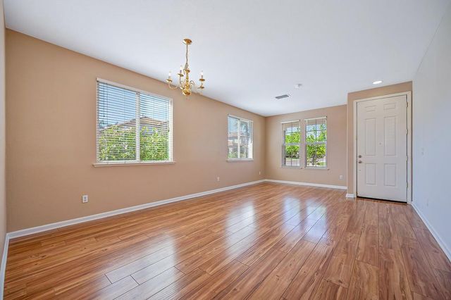 5040 Kankakee Dr, Sacramento, CA 95835