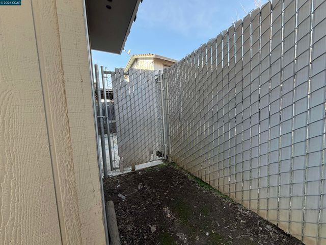 1648 W North Bear Creek Dr, Merced, CA 95348