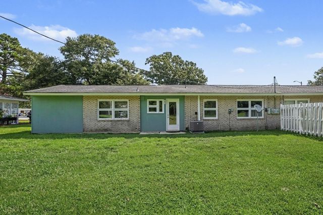 3931 Spruce Dr, Myrtle Beach, SC 29577