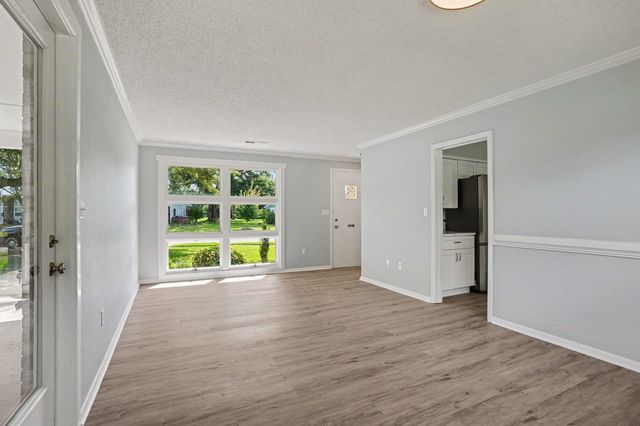 3931 Spruce Dr, Myrtle Beach, SC 29577