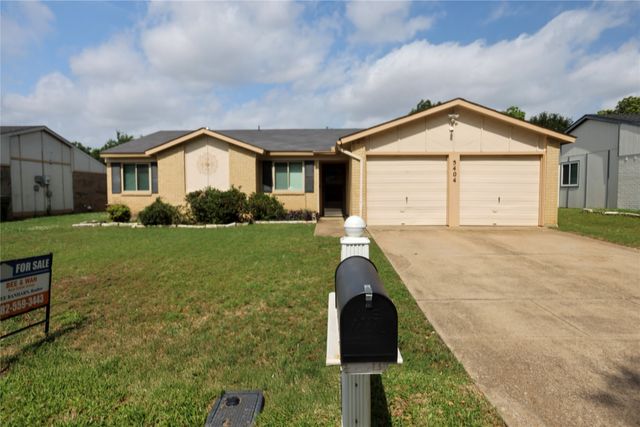 5404 Windy Meadow Drive, Arlington, TX 76017
