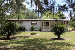 305 ST JOHNS Avenue, Satsuma, FL 32189