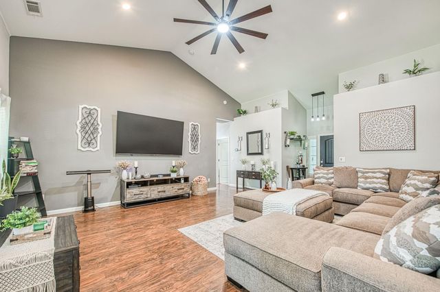3095 N Pearwood, Fresno, CA 93727