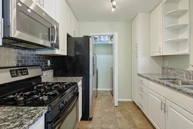 244 Riverview Way, Oceanside, CA 92057