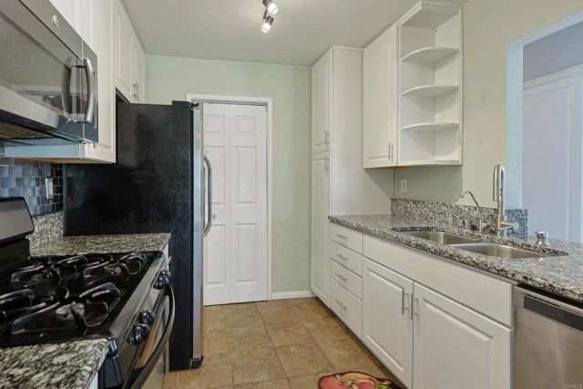244 Riverview Way, Oceanside, CA 92057