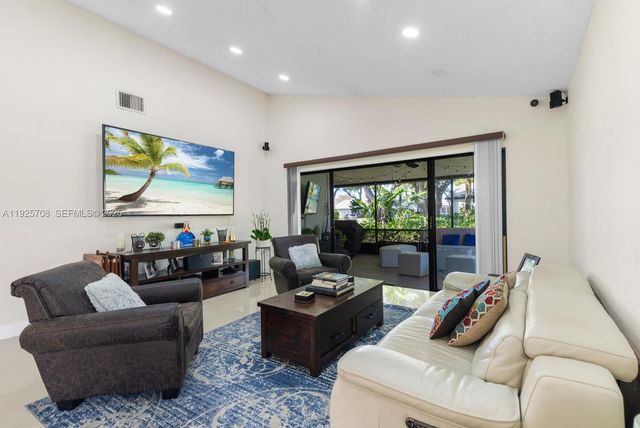 371 Fairway Cir 56, Weston, FL 33326