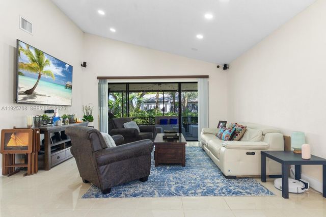 371 Fairway Cir 56, Weston, FL 33326