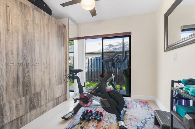 371 Fairway Cir 56, Weston, FL 33326