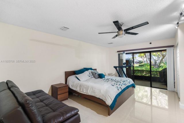 371 Fairway Cir 56, Weston, FL 33326