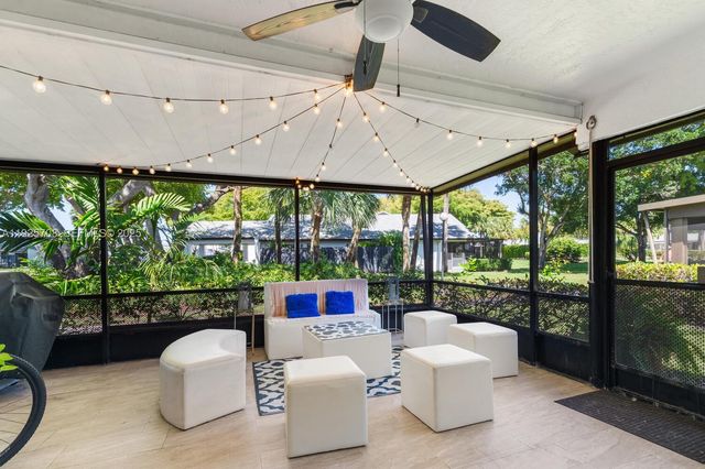 371 Fairway Cir 56, Weston, FL 33326