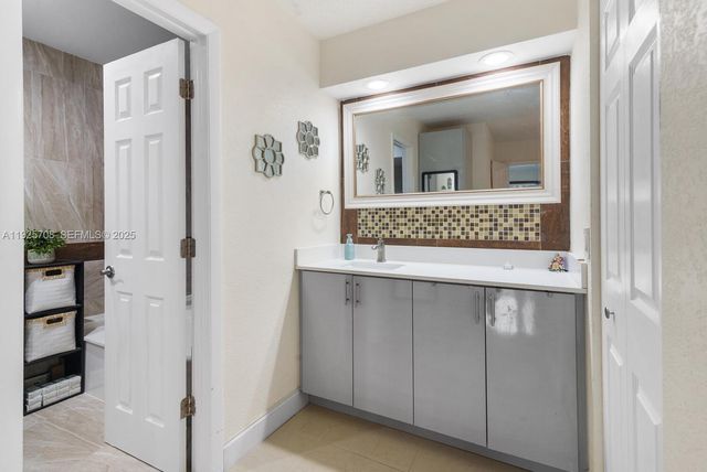 371 Fairway Cir 56, Weston, FL 33326