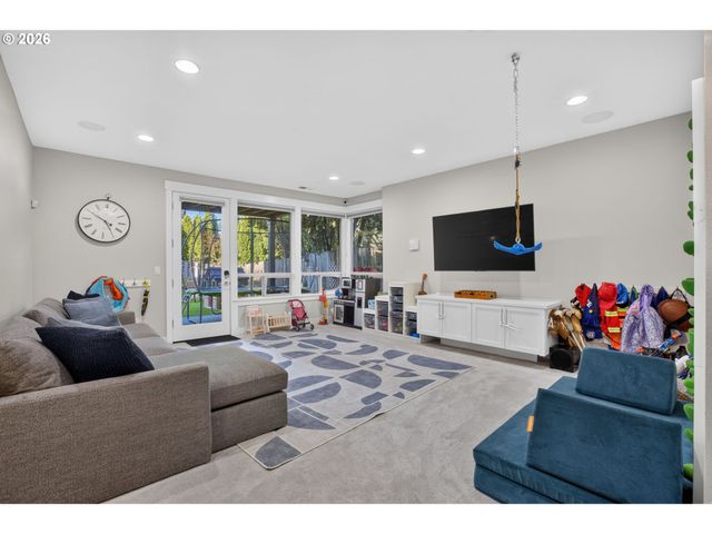 10999 Nw RAINMONT Rd, Portland, OR 97229