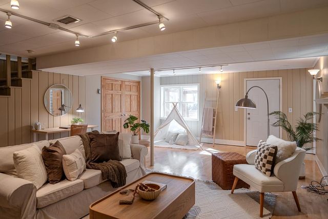 4262 Wooddale Avenue S, Saint Louis Park, MN 55416